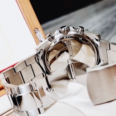 Guess Intrepid |Nam Giới |Đính Pha Lê Vuông |Dây Kim Loại Silver |Máy Pin (Quartz) |Size 46mm