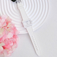 Guess Logo |Nữ Giới |Mặt Chữ Nhật |Dây Silicone Màu Trắng |Máy Pin (Quartz) |Size 33mm