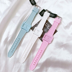 Guess Logo |Nữ Giới |Mặt Chữ Nhật |Dây Silicone Màu Trắng |Máy Pin (Quartz) |Size 33mm