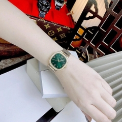 Guess Mặt Vuông Xanh Lá |Nữ Giới |Dây Mesh Lưới Vàng Gold |Máy Pin (Quartz) |Size 32mm