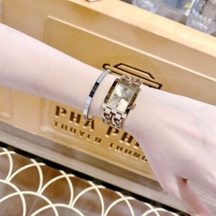 Guess Mod ID |Nữ Giới |6 Kim |Mặt Chữ Nhật |Dây Xích Vàng Gold |Máy Pin (Quartz) |Size 24mm