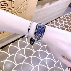 Guess Mod ID |Nữ Giới |Mặt Chữ Nhật |Denim |Lắc Tay Silver |Máy Pin (Quartz) |Size 24x29mm