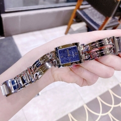 Guess Mod ID |Nữ Giới |Mặt Chữ Nhật |Denim |Lắc Tay Silver |Máy Pin (Quartz) |Size 24x29mm