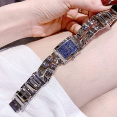 Guess Mod ID |Nữ Giới |Mặt Chữ Nhật |Denim |Lắc Tay Silver |Máy Pin (Quartz) |Size 24x29mm