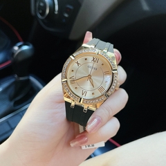Guess Modern |Nữ Giới |Mặt Vàng Gold |Dây Sillicone Đen |Máy Pin (Quartz) |Size 36mm