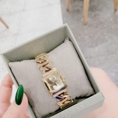 Guess Mặt Vuông |Nữ Giới |Đính Đá |Dây Mắt Xích Vàng Gold |Máy Pin (Quartz) |Size 21mm