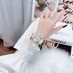 Guess Wonderlust |Nữ Giới |Đính Đá Nhiều Màu |Dây Sillicone Trắng |Máy Pin (Quartz) |Size 38mm