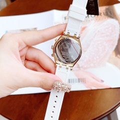 Guess Allara |Nữ Giới |Đính Đá Vàng Gold |Dây Sillicone Trắng |Máy Pin (Quartz) |Size 38mm