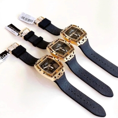 Guess Legend |Nam giới |Mặt Chữ Nhật Vàng Gold |Dây Sillicone Đen |Máy Pin (Quartz) |Size 43mm
