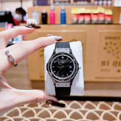 Hublot Geneve |Nữ Giới |Silver |Đính Đá Đen |Dây Silicone |Máy Pin (Máy Quartz) |Size 34mm