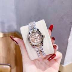 Rolex Mặt Số La Mã |Nữ Giới |Hồng |Niềng Khía |Dây Kim Loại Demi |Máy Pin (Máy Quartz) |Size 28mm