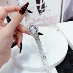 Melissa Mặt Oval |Nữ Giới |Đính Pha Lê |Dây Lưới Silver |Máy Pin (Quartz) |Size 28mm