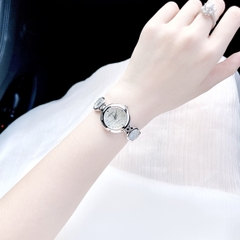 Melissa Mặt Tròn |Nữ Giới |Silver |Lắc Tay Đính Đá Rơi Màu Trắng |Máy Pin (Quartz) |Size 28mm