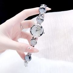 Melissa Mặt Tròn |Nữ Giới |Silver |Lắc Tay Đính Đá Rơi Màu Trắng |Máy Pin (Quartz) |Size 28mm
