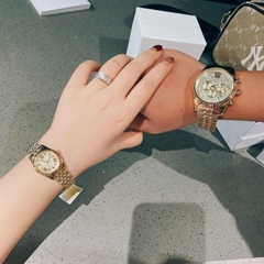 Michael Kors Lexington |Cặp Đôi |Mặt Full Đá |Dây Kim Loại Vàng Gold |Máy Pin (Quartz) |Size 44x22mm