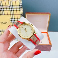Burberry The Classic Round |Nữ Giới |Mặt Vàng |Dây Vải Bọc Da Đỏ |Máy Pin (Quartz) |Size 32mm