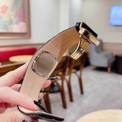 Burberry Mặt Vuông |Nữ Giới |Vàng Gold |Dây Da Đen |Máy Pin (Quartz) |Size 36x36mm