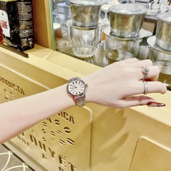 Fendi IShine |Nữ Giới |Mặt Tròn |Đính Đá Đỏ |Dây Kim Loại Silver |Máy Pin (Quartz) |Size 33mm