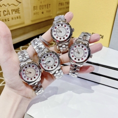 Fendi IShine |Nữ Giới |Mặt Tròn |Đính Đá Đỏ |Dây Kim Loại Silver |Máy Pin (Quartz) |Size 33mm
