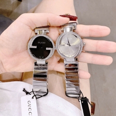 Gucci Interlocking Diamond |Nữ Giới |Mặt Trắng |Lắc Tay Silver |Máy Pin (Quartz) |Size 38mm