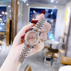 Rolex Date Just |Nữ Giới |Mặt Hồng |Đính Đá |Dây Kim Loại Demi Vàng |Máy Pin (Máy Quartz) |Size 31mm