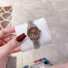 Rolex Date Just |Nữ Giới |Mặt Nâu |Niềng Khía |Dây Kim Loại Demi |Máy Pin (Máy Quartz) |Size 28mm