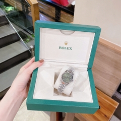Rolex Date Just |Nữ Giới |Mặt Xanh Rêu |Niềng Khía |Dây Kim Loại Silver |Máy Pin (Máy Quartz) |Size 31mm
