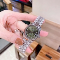 Rolex Date Just |Nữ Giới |Mặt Xanh Rêu |Niềng Khía |Dây Kim Loại Silver |Máy Pin (Máy Quartz) |Size 31mm