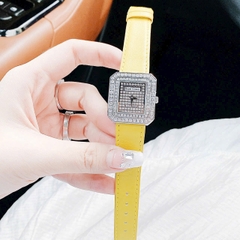 Royal Crown Full Đá |Nữ Giới |Mặt Vuông |Dây Da Vàng |Máy Pin (Quartz) |Size 32mm