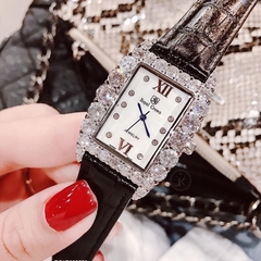 Royal Crown Mặt Chữ Nhật |Nữ Giới |Đính Đá |Dây Da Đen |Máy Pin (Quartz) |Size 30x34mm