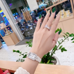 Royal Crown Mặt Chữ Nhật |Nữ Giới |Đính Đá |Dây Da Trắng |Máy Pin (Quartz) |Size 20x30mm