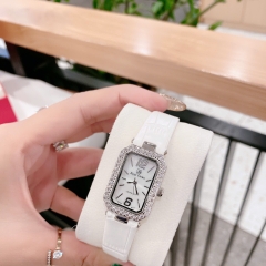 Royal Crown Mặt Chữ Nhật |Nữ Giới |Đính Đá |Dây Da Trắng |Máy Pin (Quartz) |Size 20x30mm