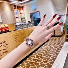 Royal Crown Mặt Full Đá Nhiều Màu |Nữ Giới |Lắc Tay Trắng Silver |Máy Pin (Quartz) |Size 36mm