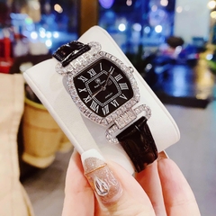 Royal Crown Mặt Oval |Nữ Giới |Đính Đá |Dây Da Đen |Máy Pin (Quartz) |Size 27mm