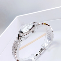 Royal Crown Mặt Oval |Nữ Giới |Số La Mã |Lắc Tay Đính Đá |Máy Pin (Quartz) |Size 32mm