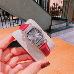 Royal Crown Mặt Oval Trắng |Nữ Giới |Đính Đá |Dây Da Đỏ |Máy Pin (Quartz) |Size 27mm