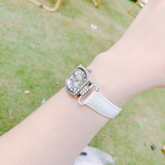 Royal Crown Mặt Oval |Nữ Giới |Đính Đá |Dây Da Trắng |Máy Pin (Quartz) |Size 27mm