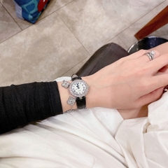 Royal Crown Mặt Số La Mã |Nữ Giới |Đính Đá |Dây Da Đen |Máy Pin (Quartz) |Size 30mm