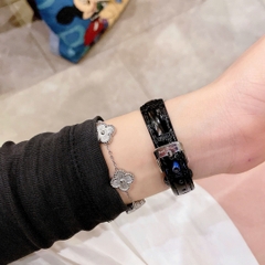 Royal Crown Mặt Số La Mã |Nữ Giới |Đính Đá |Dây Da Đen |Máy Pin (Quartz) |Size 30mm