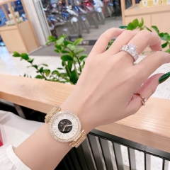 Royal Crown Mặt Tròn Đen |Nữ Giới |Đính Đá |Dây Kim Loại Vàng Gold |Máy Pin (Quartz) |Size 35mm