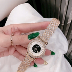 Royal Crown Mặt Tròn Đen |Nữ Giới |Đính Đá |Dây Kim Loại Vàng Gold |Máy Pin (Quartz) |Size 35mm