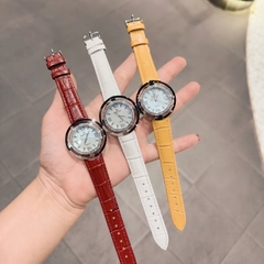 Royal Crown Mặt Xà Cừ Trắng |Nữ Giới |Đính Đá |Dây Da Vàng |Máy Pin (Quartz) |Size 36mm