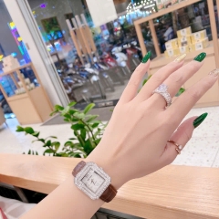 Royal Crown Mặt Vuông |Nữ Giới |Đính Đá |Dây Da Nâu |Máy Pin (Quartz) |Size 34mm