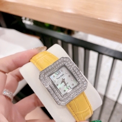 Royal Crown Mặt Vuông |Nữ Giới |Đính Đá |Dây Da Vàng |Máy Pin (Quartz) |Size 34mm
