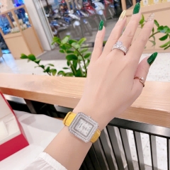 Royal Crown Mặt Vuông |Nữ Giới |Đính Đá |Dây Da Vàng |Máy Pin (Quartz) |Size 34mm