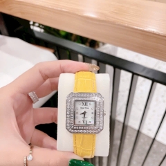 Royal Crown Mặt Vuông |Nữ Giới |Đính Đá |Dây Da Vàng |Máy Pin (Quartz) |Size 34mm