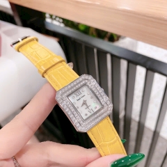 Royal Crown Mặt Vuông |Nữ Giới |Đính Đá |Dây Da Vàng |Máy Pin (Quartz) |Size 34mm