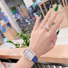 Royal Crown Mặt Vuông |Nữ Giới |Đính Đá |Dây Da Xanh Dương |Máy Pin (Quartz) |Size 34mm