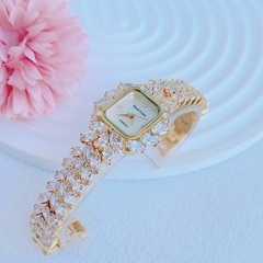 Royal Crown Xà Cừ |Nữ Giới |Mặt Vuông |Dây Kim Loại Đính Đá Vàng Gold |Máy Pin (Quartz) |Size 28mm