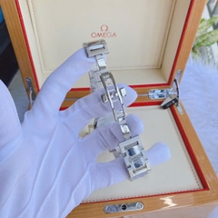 Burberry The City |Nam Giới |Xanh Dương |Dây Kim Loại Silver |Máy Pin (Quartz) |Size 38mm